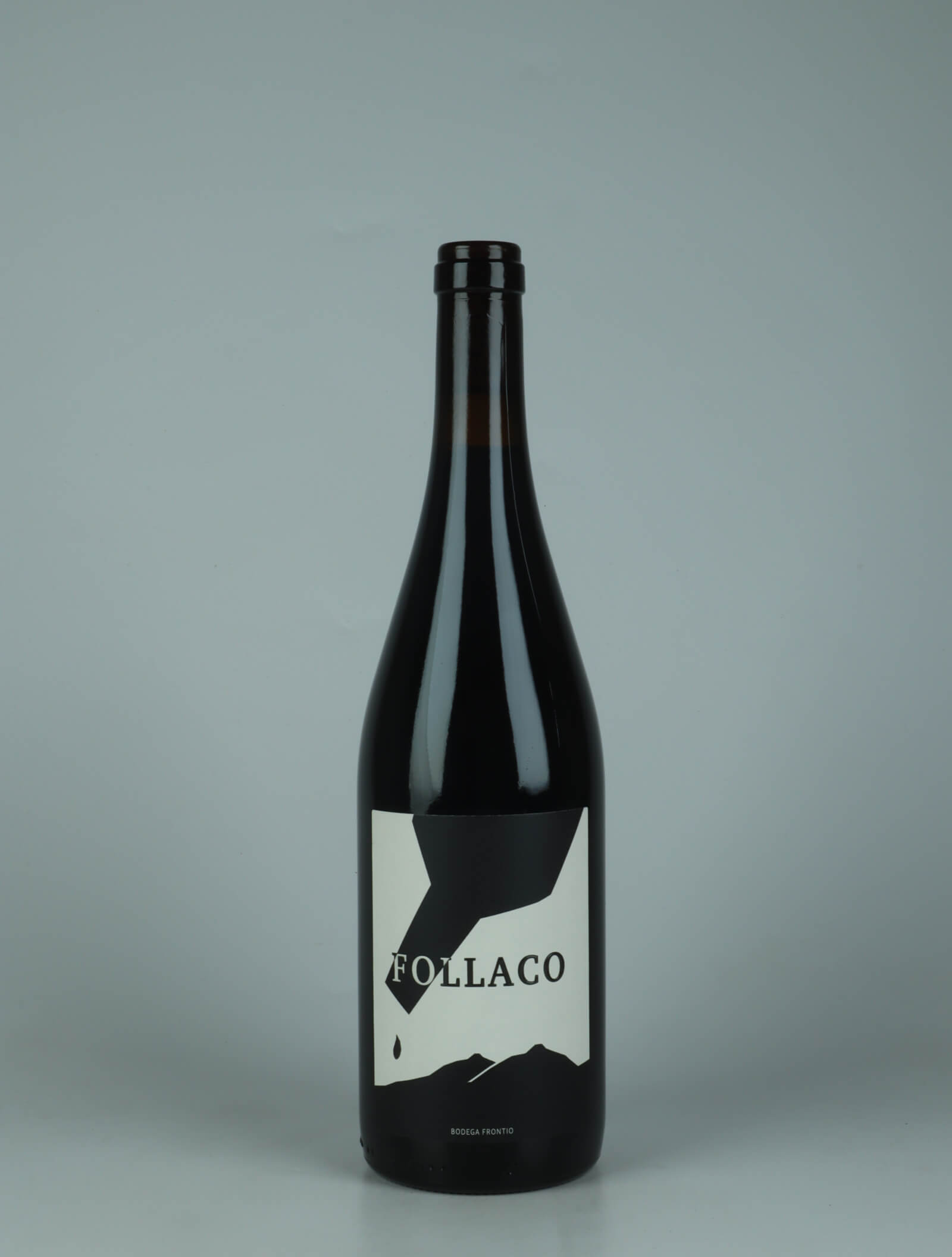 A bottle 2025 Follaco Red wine from Bodega Frontio, Arribes in Spain