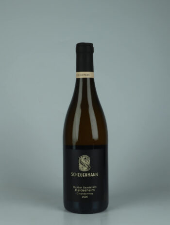 A bottle 2025 Chardonnay Bunter Sandstein White wine from Weingut Scheuermann, Pfalz in Germany