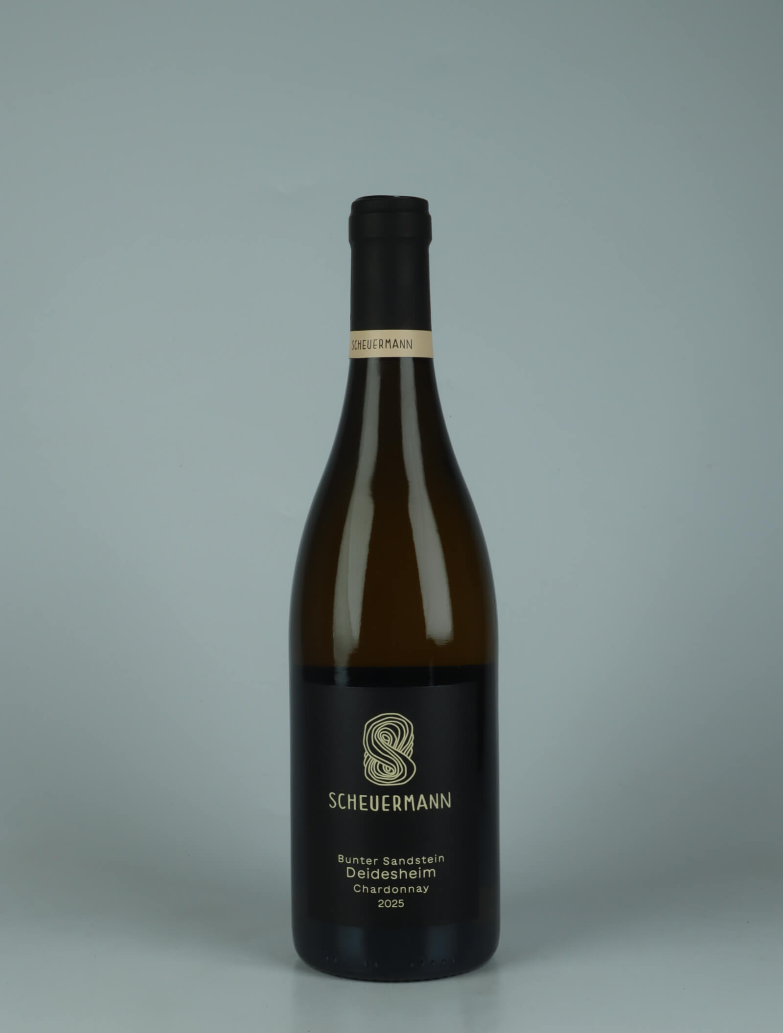 A bottle 2025 Chardonnay Bunter Sandstein White wine from Weingut Scheuermann, Pfalz in Germany