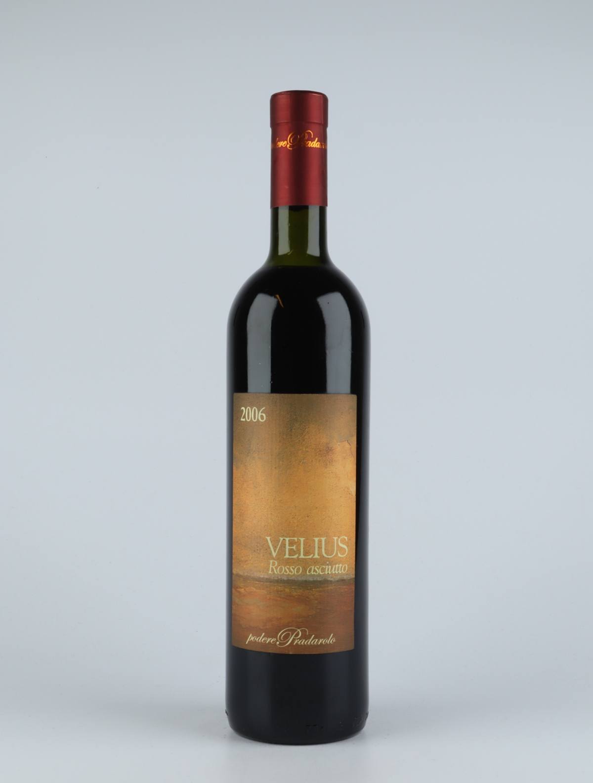 En flaske 2006 Velius Rosso Asciutto Rødvin fra Podere Pradarolo, Emilia-Romagna i Italien