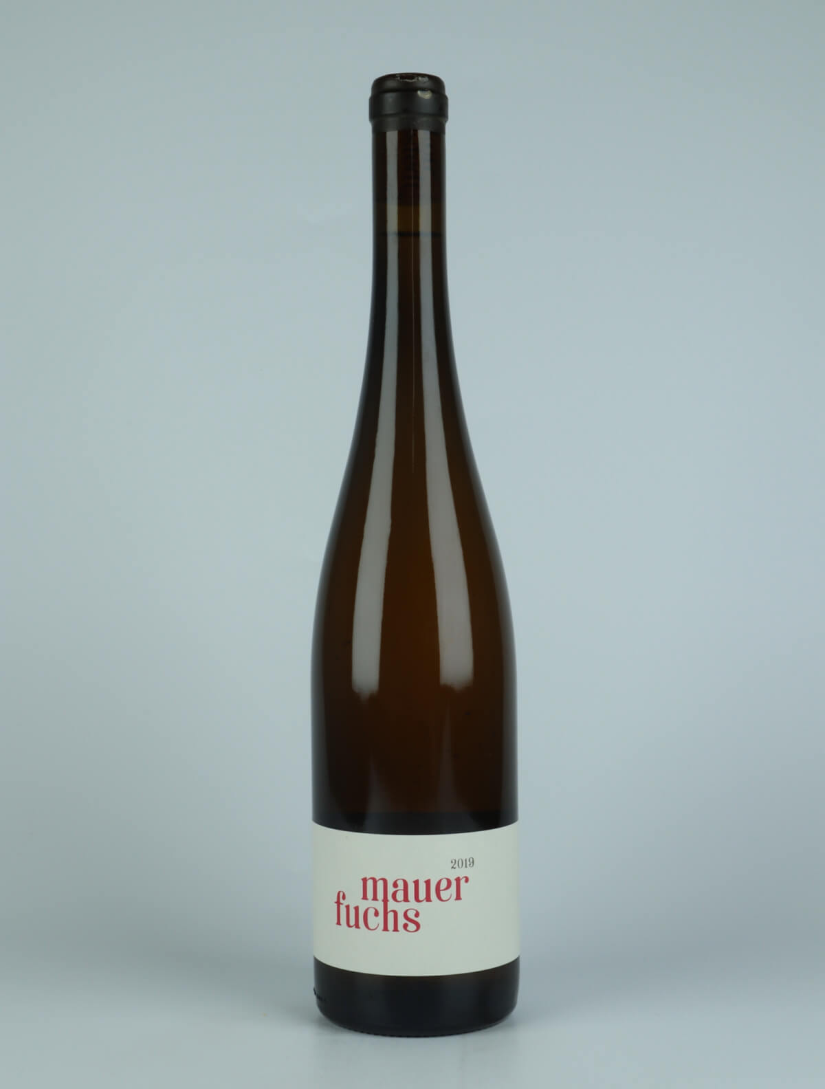 En flaske 2019 Mauerfuchs Hvidvin fra Jakob Tennstedt, Mosel i Tyskland